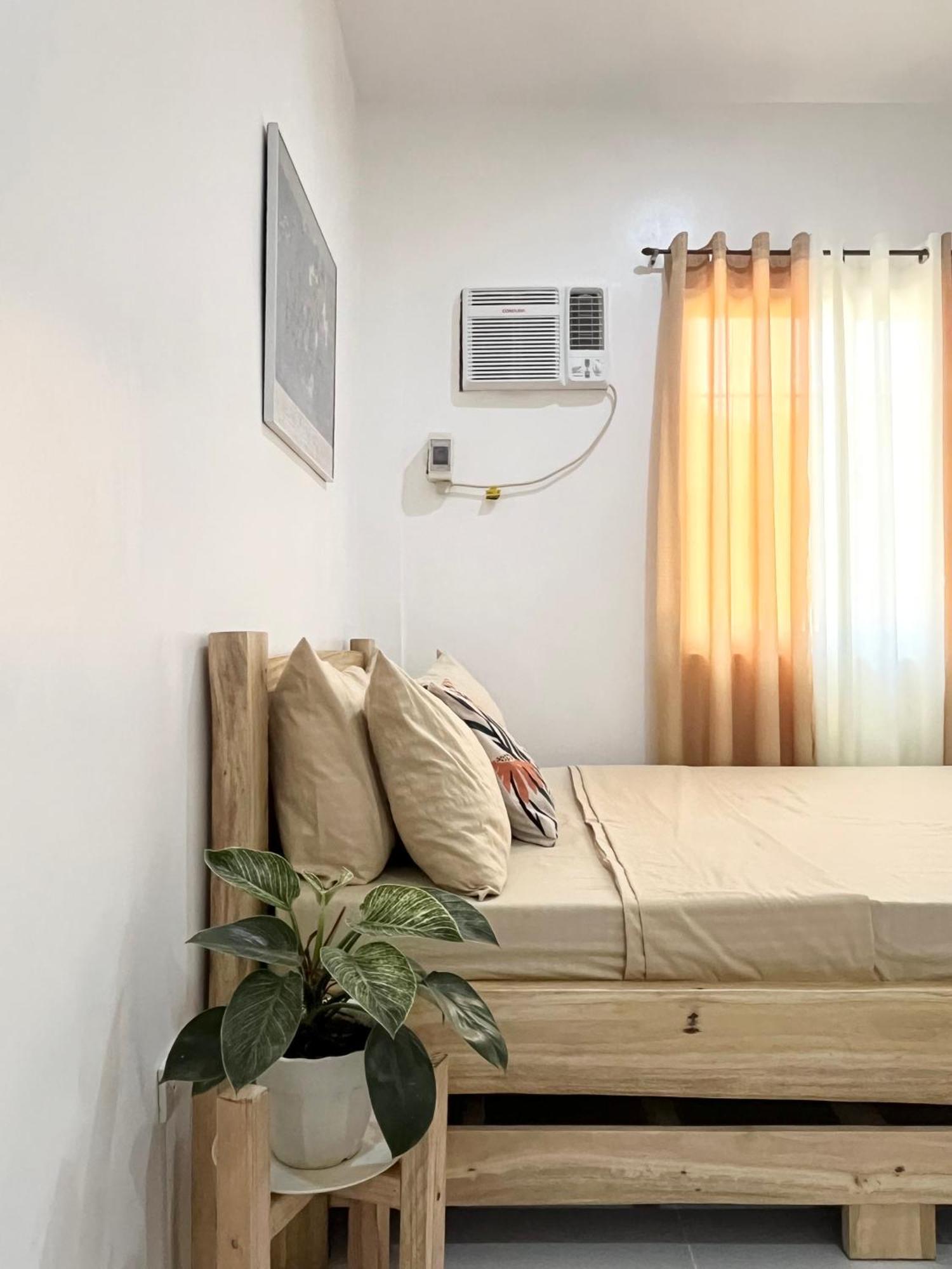 Sunnydale Apartelle -Room Accommodation Near Calatagan Beach Resorts Batangas Exterior photo
