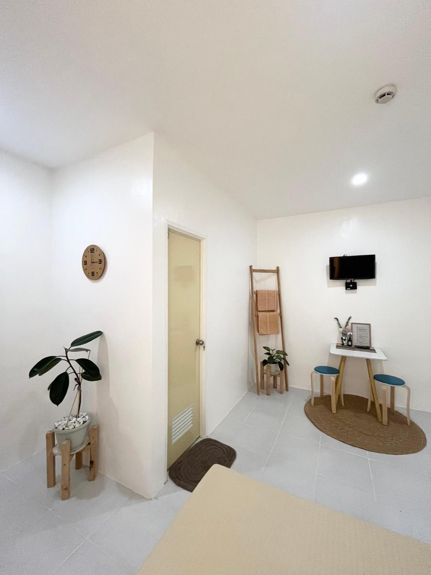 Sunnydale Apartelle -Room Accommodation Near Calatagan Beach Resorts Batangas Exterior photo